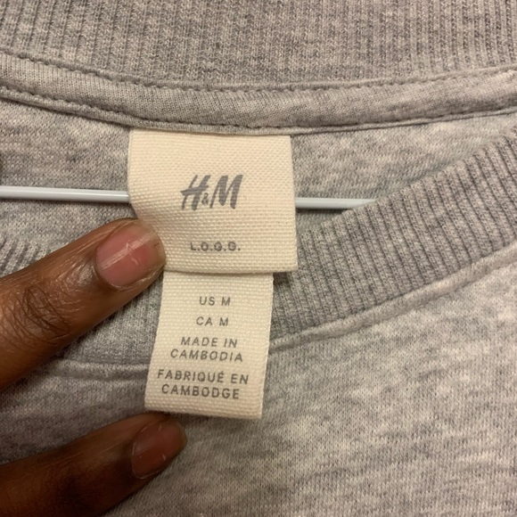 H&M NYC Gray Crewneck. Size M - Picture 3 of 4